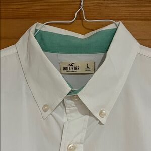 Hollister Men's White Button-Down Shirt with Green Accent